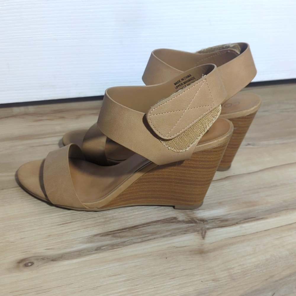 Strappy wedge heels in beige size 7